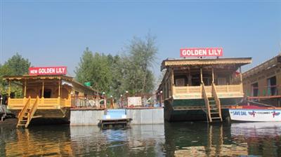 Houseboat Golden Lily